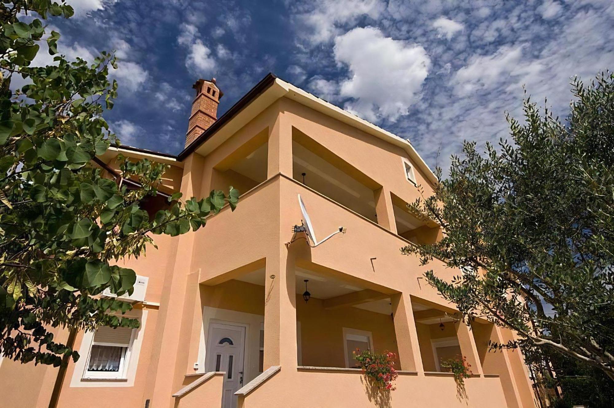 Apartment In Mit Terrasse Und Garten *